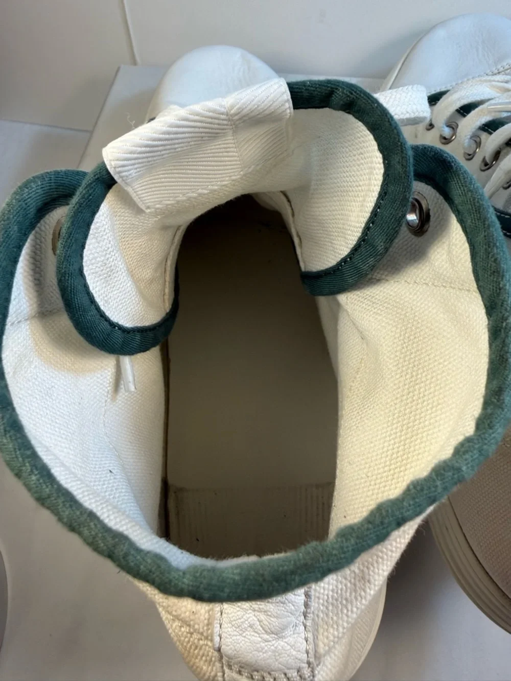 Gucci White High-Top Canvas Sneakers with Green Trim and Red-Black Stripe - Picture 11 of 12